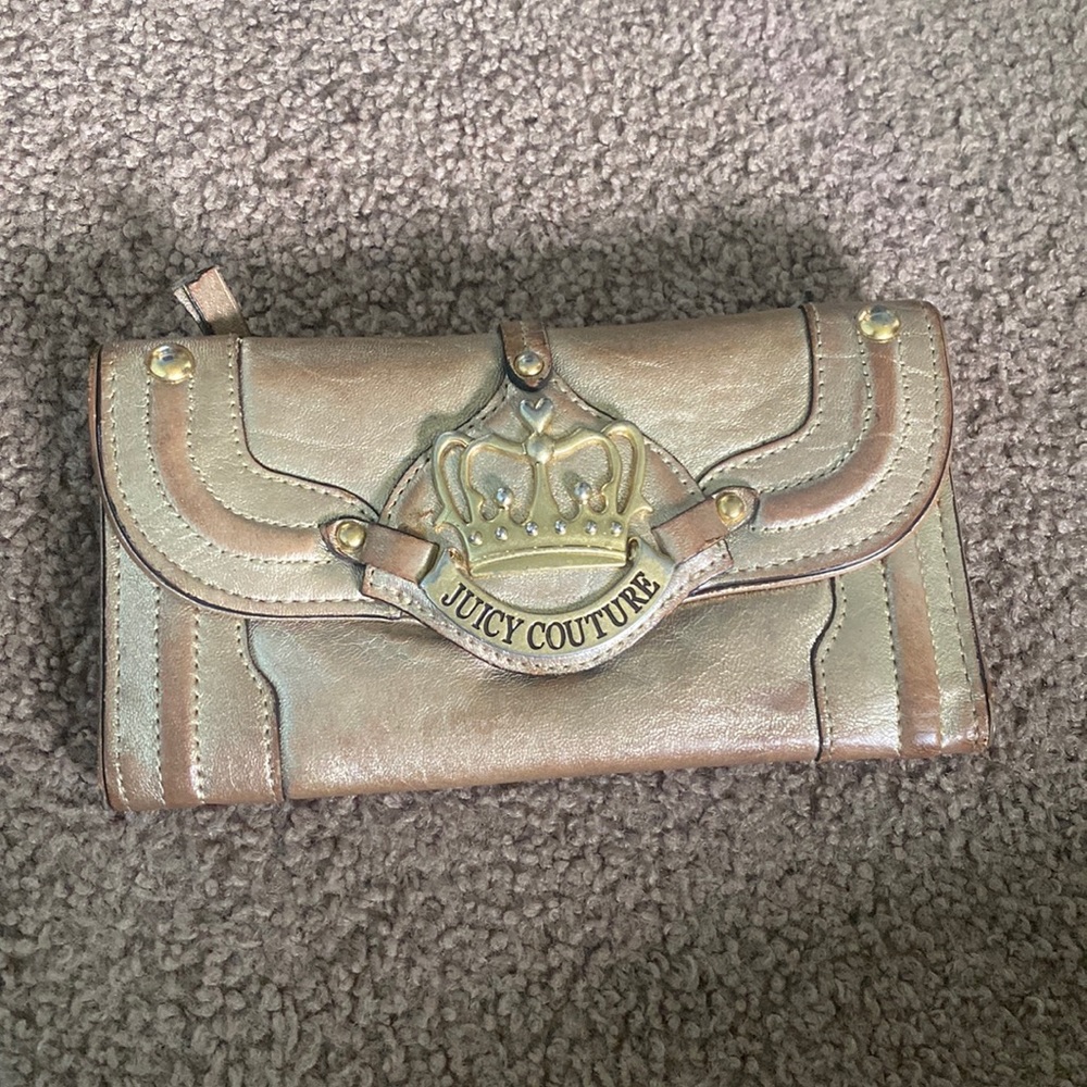 Juicy Couture wallet - BEST OFFER , Item MUST GO